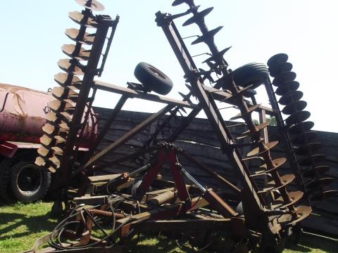 IH 9,8 m-es tárcsa eladó