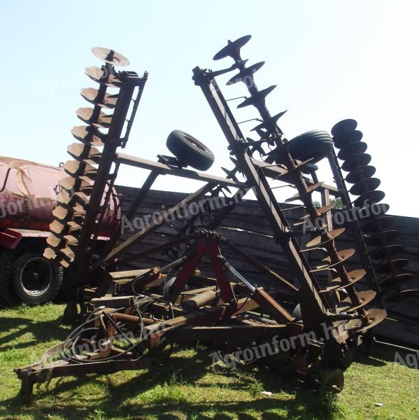 IH 9,8 m-es tárcsa eladó