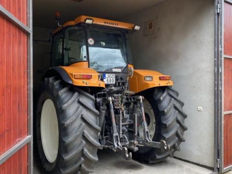 Renault Ares 826RZ eladó, kevés üzemórával, John Deere motorral Renault Ares 826RZ eladó, kevés üzemórával, John Deere motorral