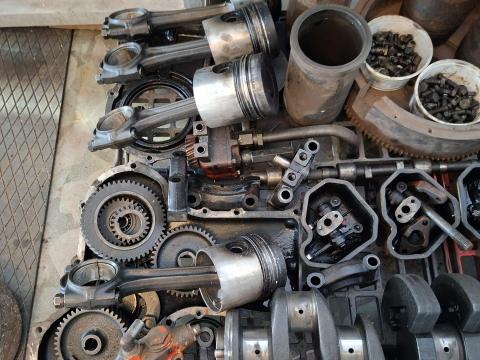 Zetor 5611 motor alkatrészek Zetor 5611 motor alkatrészek