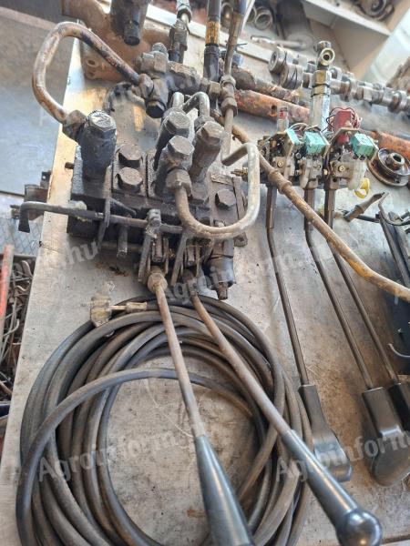 Hidraulikus vezérlőtömb, háromutas, komplett csövekkel és nyomásszabályzóval