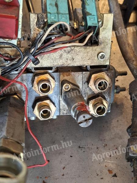 Hidraulikus vezérlőtömb, háromutas