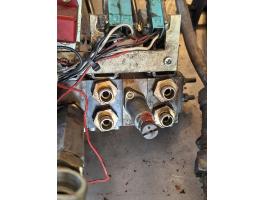 Hidraulikus vezérlőtömb, háromutas