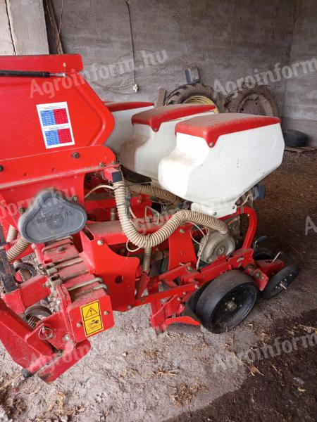 AGRION szemenkénti vetőgép