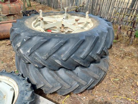 Eladó traktor duplakerék 16,9 R34 Semperit 16,9-34