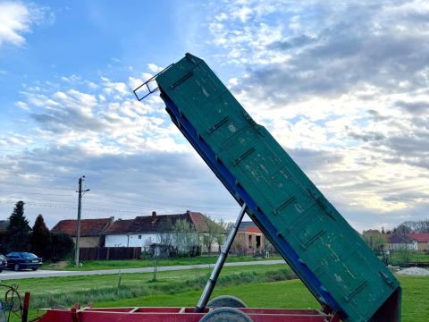 Eladó egytengelyes billenő pótkocsi 7 tonnás Eladó egytengelyes billenő pótkocsi 7 tonnás