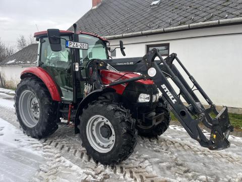 Case IH Farmall 95C Stoll homlokrakodóval Case IH Farmall 95C Stoll homlokrakodóval
