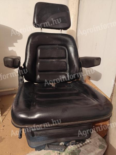 MTZ ülés eladó – alig használt, kiváló állapotban