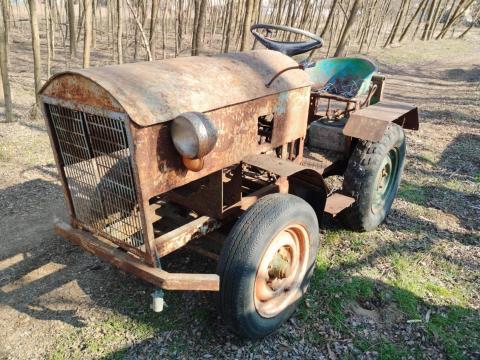 Házi építésű kistraktor motor nélkül