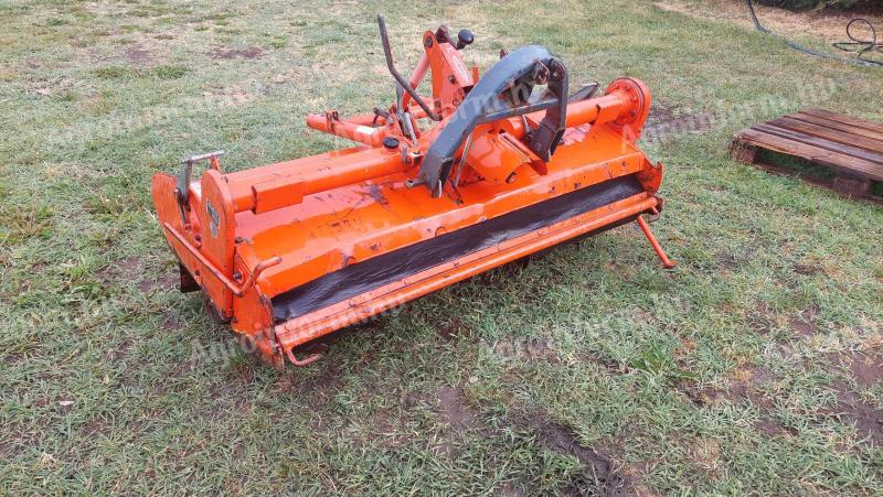 Eladó NR 1400X talajmaró, forgásirány-váltóval