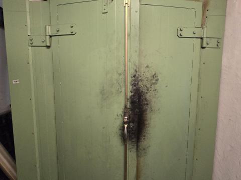 Előkezelő és porfestő vonal beégető kemencével (1. Előkezelő kabin, 2. Porfestő kabin, 3. Beégető kemence)