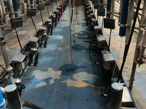 Komplett Deleval 48 férőhelyes fejőrendszer eladó Komplett Deleval 48 férőhelyes fejőrendszer eladó