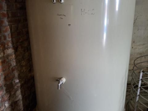 Műanyag élelmiszeripari tartály 1700 l Műanyag élelmiszeripari tartály 1700 l