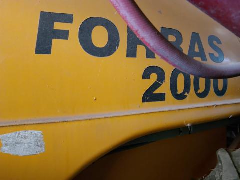 2000 literes vontatott szántóföldi permetező, 2008-as, érvényes vizsgával, kitűnő gyári állapotban, fedett helyen tárolt