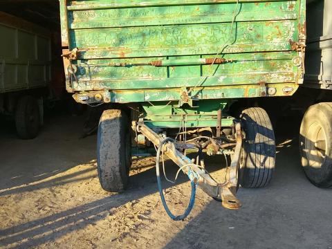 Pótkocsi, billenős, HW8011-es, piros rendszám, lejárt műszaki, 150 cm magasítás, 12 lapos féderek, 3 billentőfül