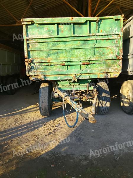 Pótkocsi, billenős, HW8011-es, piros rendszám, lejárt műszaki, 150 cm magasítás, 12 lapos féderek, 3 billentőfül