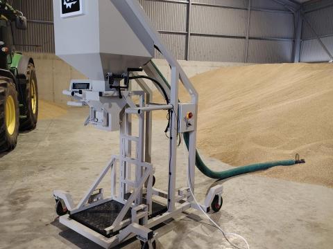 Önfelszedős manuális zsákológép Önfelszedős manuális zsákológép