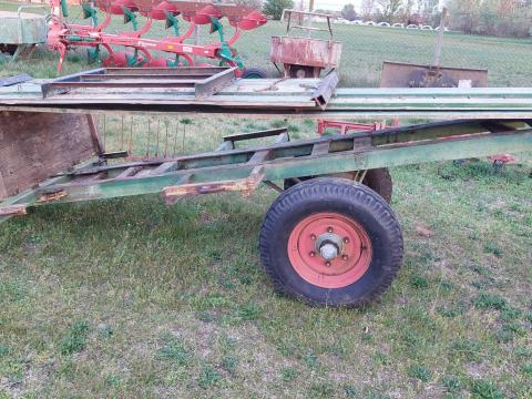 Eladó egytengelyes pótkocsi Eladó egytengelyes pótkocsi