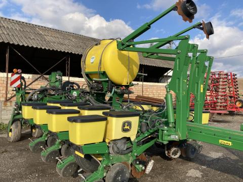 Soronkénti vetőgép John Deere 1775 NT 12S ISOBUS Soronkénti vetőgép John Deere 1775 NT 12S ISOBUS