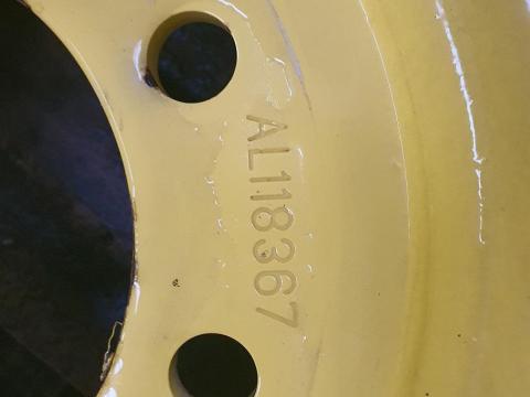 John Deere felni ( AL118367 ) méret 18x38 John Deere felni ( AL118367 ) méret 18x38