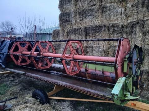 Claas 510 vágóasztal kocsival,  repcetoldattal