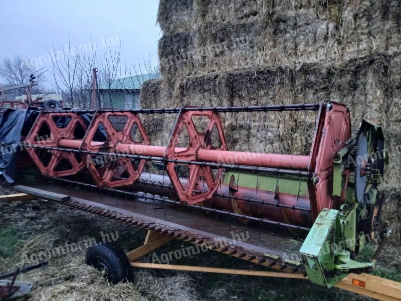 Claas 510 vágóasztal kocsival,  repcetoldattal