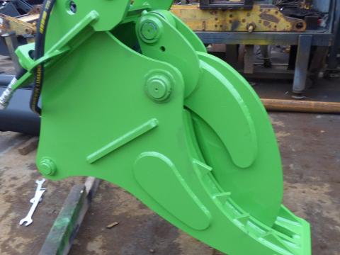 Csápos fakiszedő és hasító 15 t – 20 t