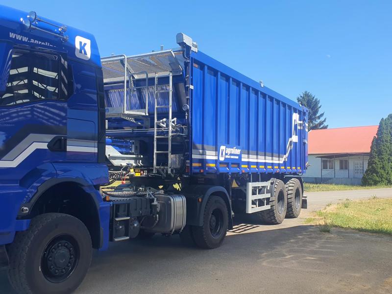Kröger agroliner Agro Truck + Kröger agroliner letolófalas nyerges pótkocsi
