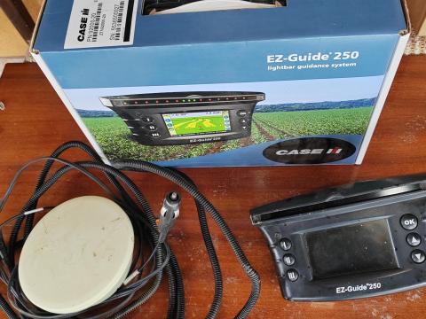 Trimble Ez Guide 250 sorvezető GPS tartozékokkal, megkímélt állapotban Trimble Ez Guide 250 sorvezető GPS tartozékokkal, megkímélt állapotban