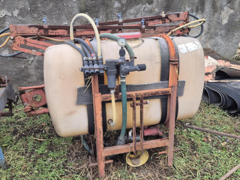 Eladó függesztett szántóföldi permetező