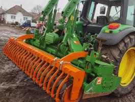 AMAZONE KE 303 FORGÓBORONA,  HIDRAULIKUS ESZKÖZFÜGGESZTŐVEL,  TÖMÖRÍTŐHENGERREL,  KEVESET HASZNÁLT