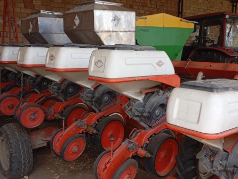 Khun Maxima 2 típusú, 12 soros szemenkénti vetőgép eladó