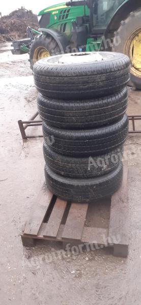 5 db Iveco felni Michelin Nokian nyári gumiabronccsal eladó