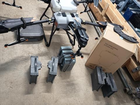 DJI T30 permetező drón DJI T30 permetező drón