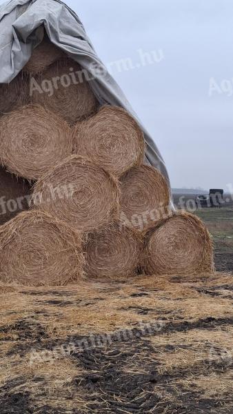 Eladó szalma bála