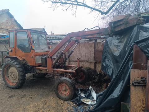 Eladó homlokrakodós T16