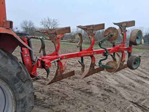 Vogel & Noot Euromat Permanit LM950 3 fejes váltvaforgós eke MTZ kategóriában Vogel & Noot Euromat Permanit LM950 3 fejes váltvaforgós eke MTZ kategóriában