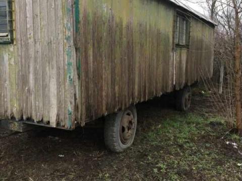 MG-i zárt pótkocsi eladó