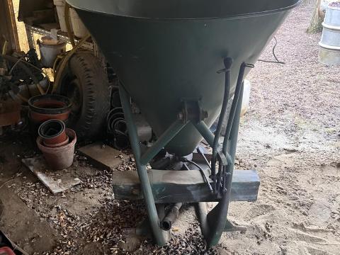 Műtrágyaszóró eladó jó műszaki állapotban