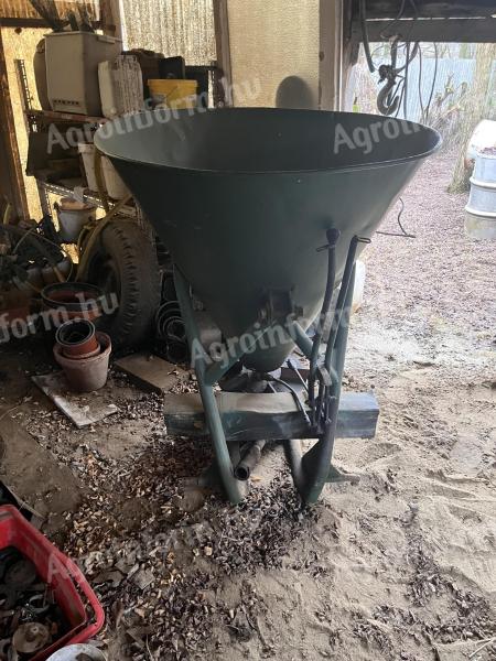 Műtrágyaszóró eladó jó műszaki állapotban