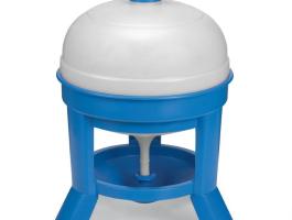 Tartályos itató lábszerkezettel