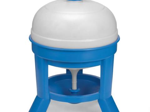 Tartályos itató lábszerkezettel Tartályos itató lábszerkezettel