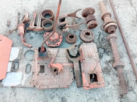 T-150 traktor alkatrészek eladók