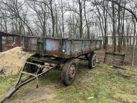 Eladó fix platós pótkocsi Eladó fix platós pótkocsi