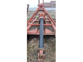 RZ-1,5 szárzúzó kevés használattal, gyári tárolójáró kerékkel és kardánnal. 