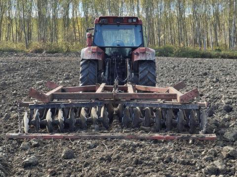 Eladó IH vontatott tárcsa