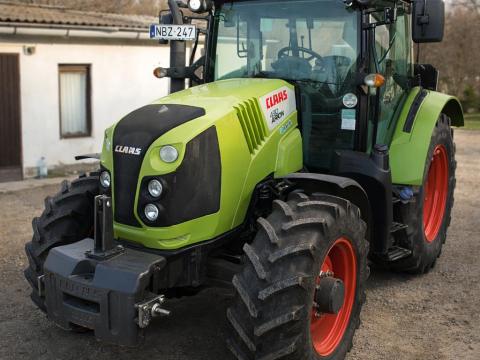 Claas Arion 430 traktor 3636 üzemórával, Topcon GPS rendszerrel, nagyon jó állapotban eladó Claas Arion 430 traktor 3636 üzemórával, Topcon GPS rendszerrel, nagyon jó állapotban eladó