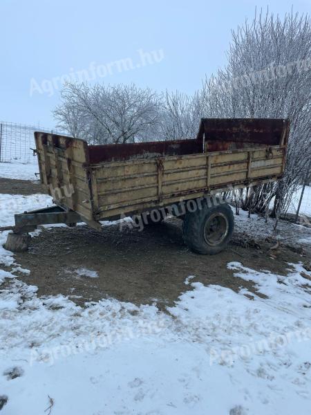 Eladó masszív egytengelyes pótkocsi