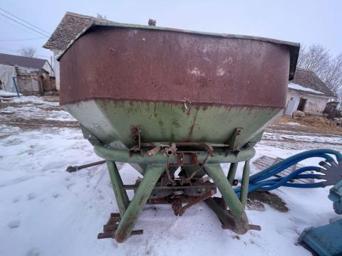 Eladó nagy műtrágyaszoró Eladó nagy műtrágyaszoró