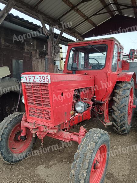 MTZ 50-es eladó rendezett papírokkal